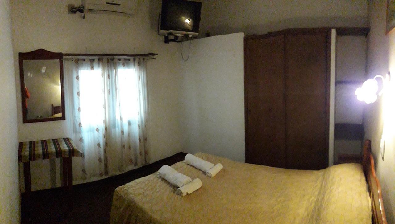 Hotel Daives Termas de Río Hondo エクステリア 写真